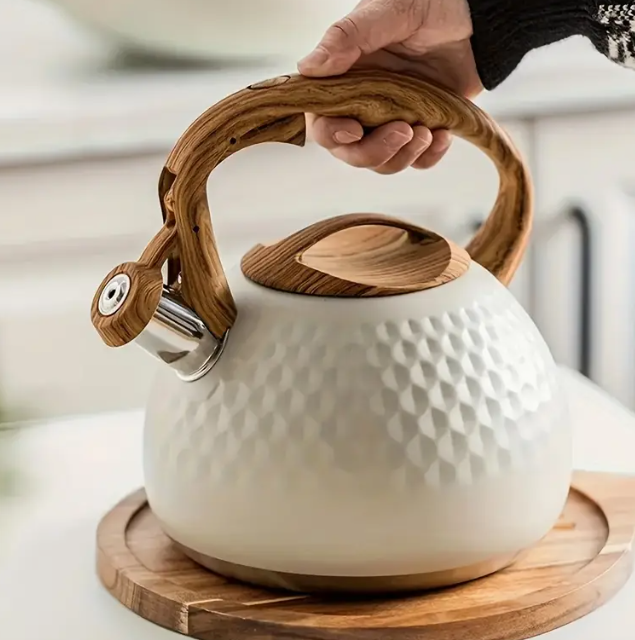 Whistling Kettle W Wooden details