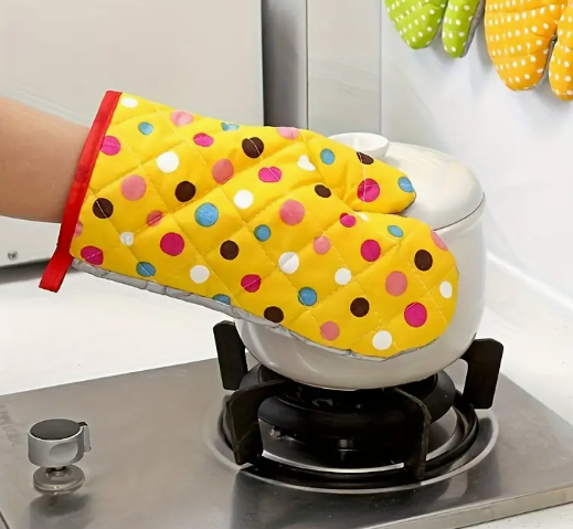 Oven Glove Polka Dot W Silver Underside