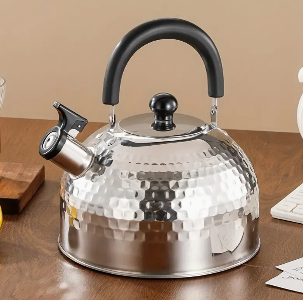 Whistling Kettle W Wooden details