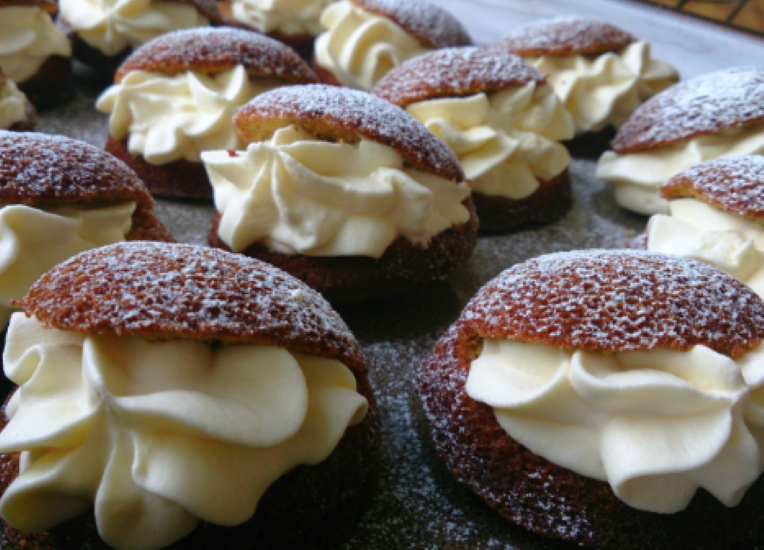 Bakemaster Patty Pan Rounded 12 Cup